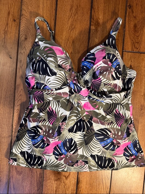 Island Escape Other - Island Escape Tropical Leaf Swim Camisole in Pink, Olive & Black sz. 12